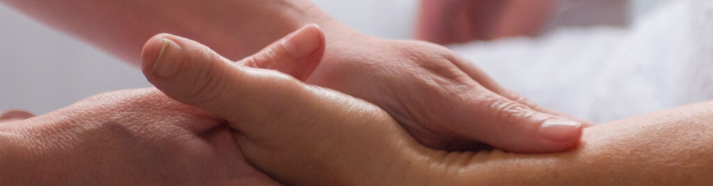Anneke Slijfer Massage - Close up van een handmassage